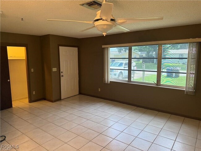 Building Photo - 406 Morgan Cir S