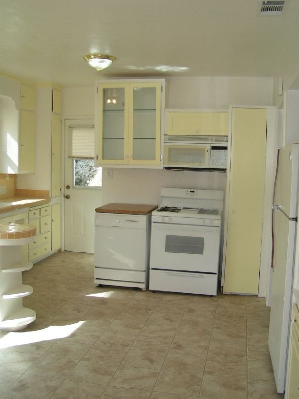 Building Photo - 2204 Castro St