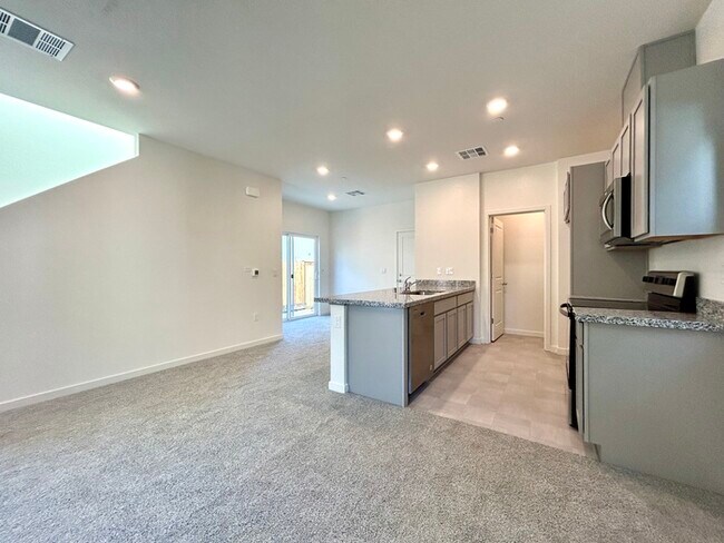 Building Photo - Beautiful New 3 Bedroom 2 Bathroom in Balb...