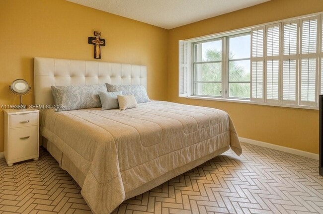 Foto del edificio - 671 S Hollybrook Dr