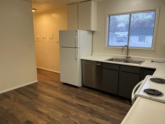Kitchen - main floor - 1124 E Benton St