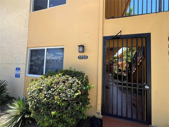 Foto del edificio - 1733 Mayo St