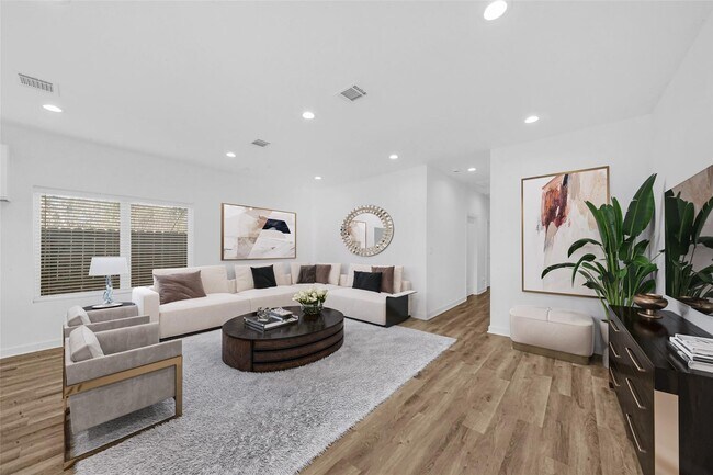 Foto del edificio - 8402 Double