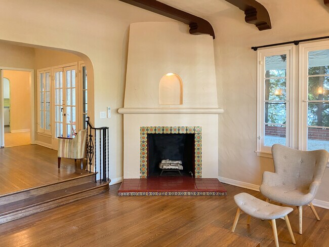 Living Room - 1977 N Kenmore Ave