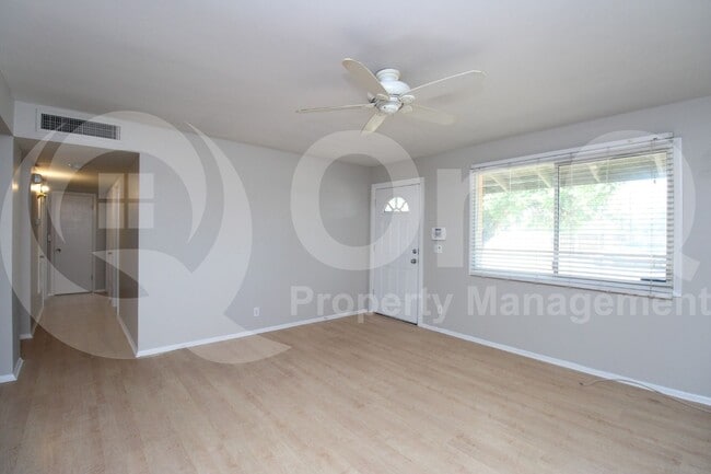 Building Photo - 925 W Parkway Blvd