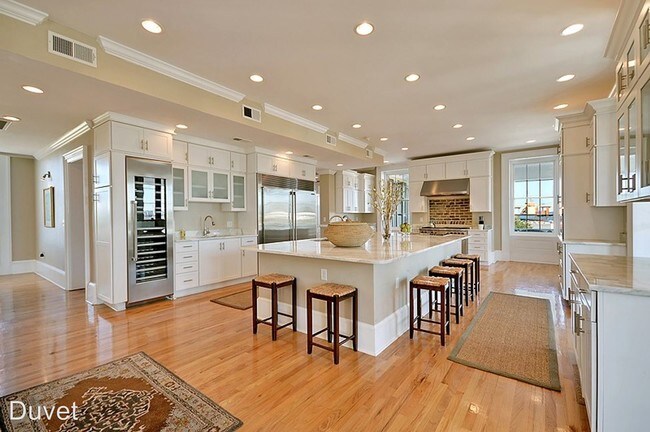 Foto del edificio - 8 br, 7 bath House - 729 East Bay Street