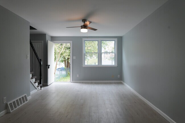 Building Photo - 132 Madison Dr