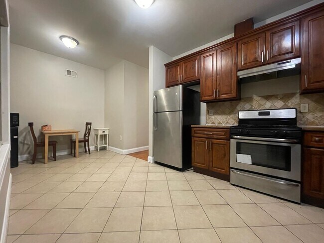 Building Photo - 106 Irving St