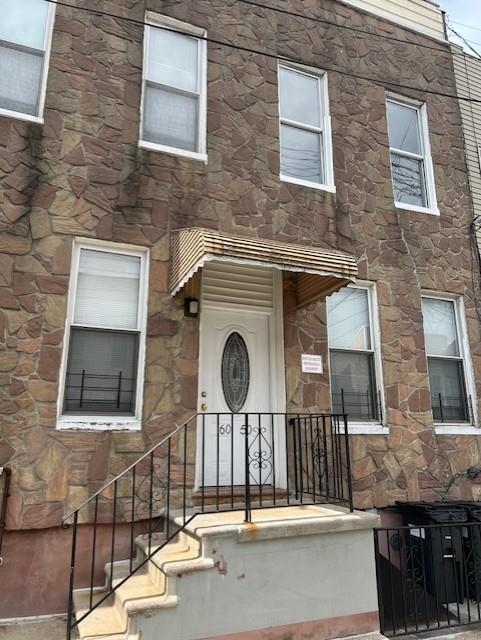 Foto principal - 60-50 55th St