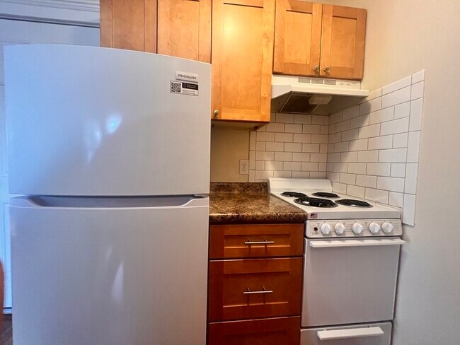 Foto del edificio - 483 Newport Ave