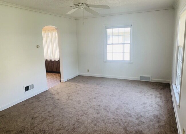 Foto del edificio - Charming 2-Bed side by side Duplex on Grand Ave S #2
