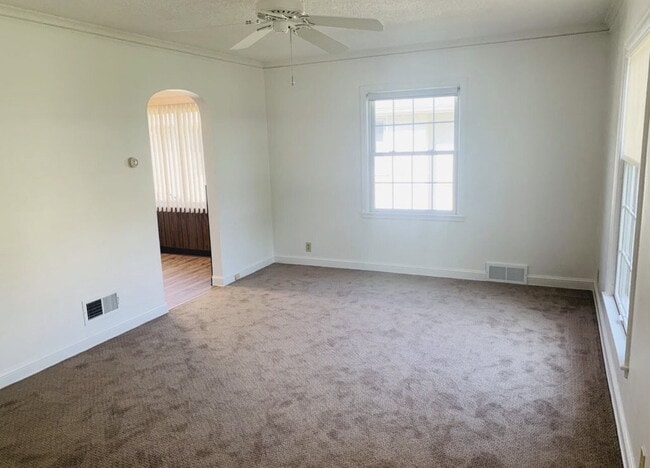 Building Photo - Charming 2-Bed side by side Duplex on Grand Ave S #2