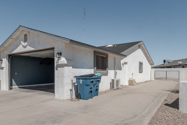 Foto del edificio - 3385 Poppy Trail Dr