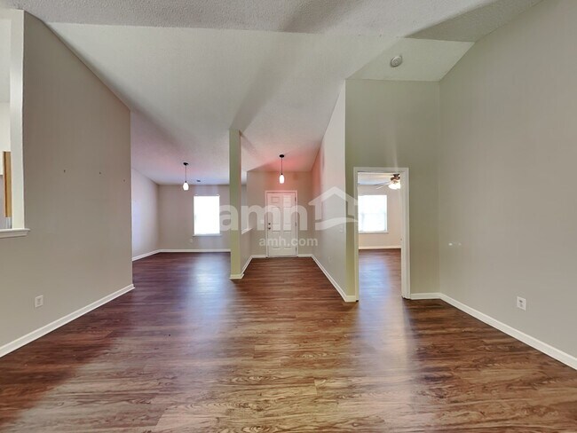 Building Photo - 3928  Edgeview Drive