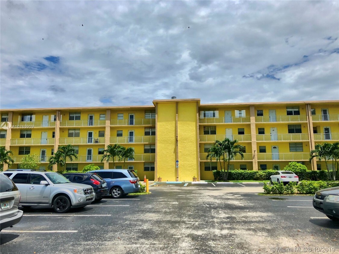 9949 Sandalfoot Blvd Unit 532, Boca Raton, FL 33428 Condo for Rent in