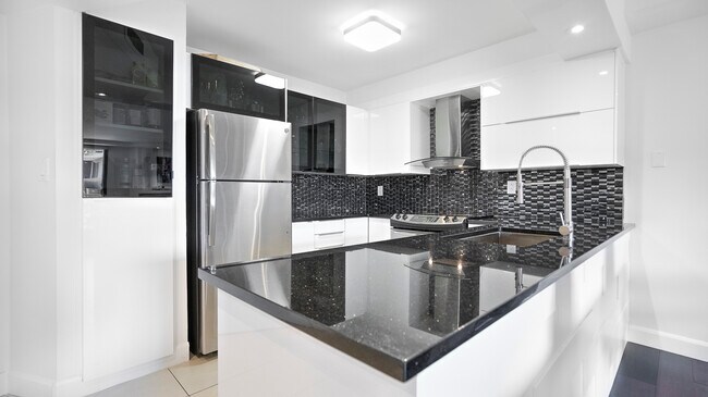 Building Photo - 1360 Saint-Jacques