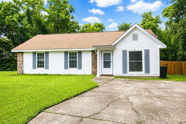 Building Photo - 3BR/2BA Home Near UWF with High Ceilings, Large Backyard Deck & Fully Fenced Yard