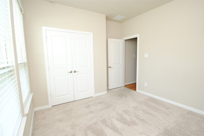 Foto del edificio - 8326 Oakland Hts Ln