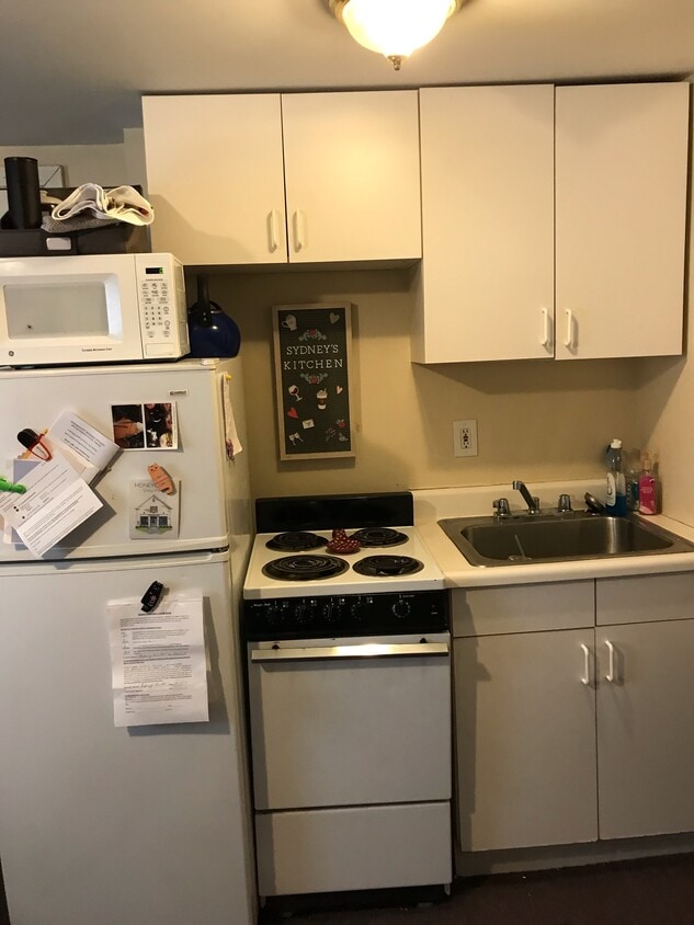 Primary Photo - 37 Anderson St