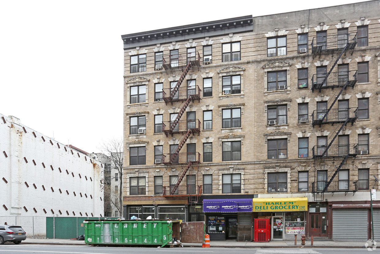 Building Photo - 457 W 125th St