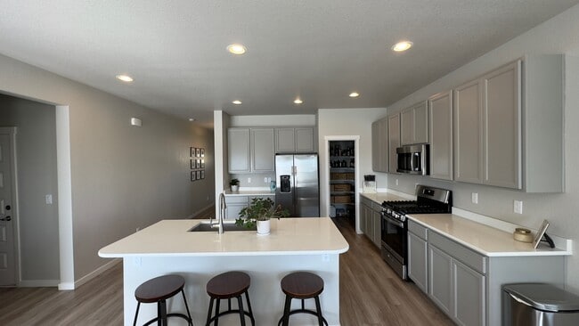 Building Photo - 965 Mouflon Dr