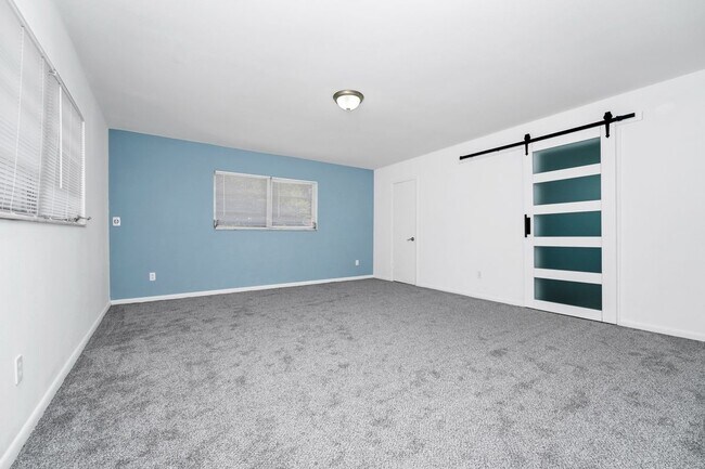 Building Photo - 511 S Alder Ave
