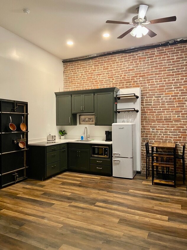 Foto principal - 36 W 4th St