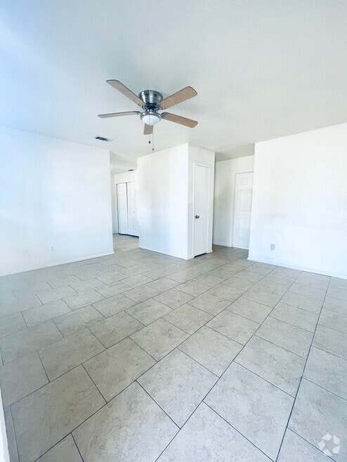 Building Photo - 1705 Benttree Dr