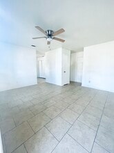 Building Photo - 1705 Benttree Dr