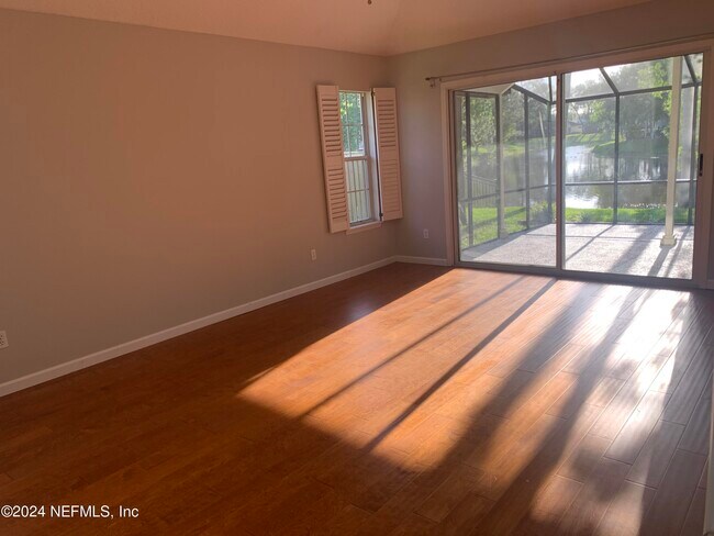 Foto del edificio - 524 Lighthouse Ct