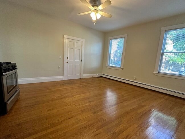 Building Photo - 1218 Cambridge St