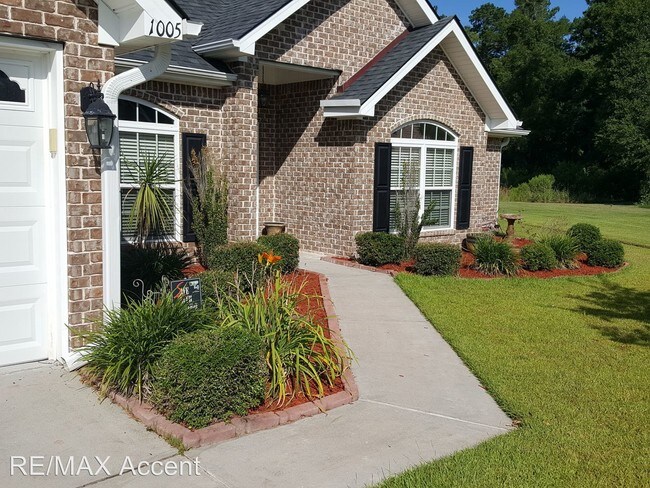 Foto del edificio - 4 br, 3.5 bath House - 1005 White Oak Circle