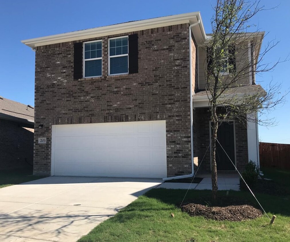 Foto principal - 203 Bradford Dr
