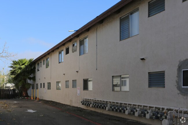 Building Photo - 4465 Rosebud Ln Apartments