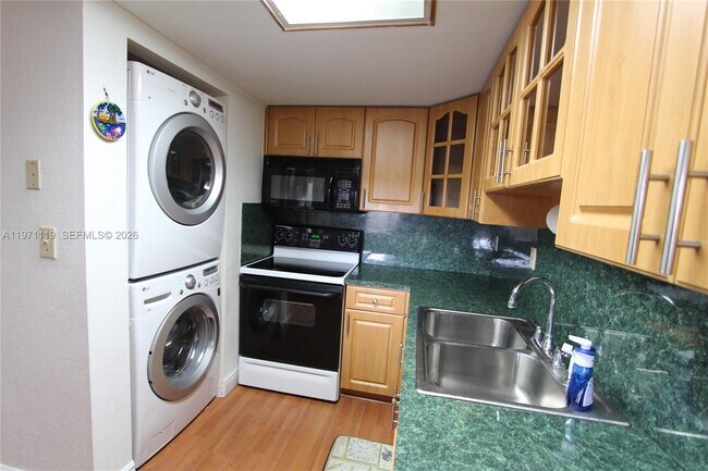 Foto del edificio - 10000 NW 80th Ct