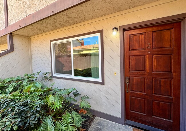 Building Photo - Amazing Two Bed 1.5 Bath Condo - University Heights - Garage & Driveway Parking