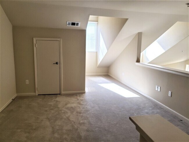 Foto del edificio - Two Bedroom Two Bath Condo at Fallen Leaf Gated Community