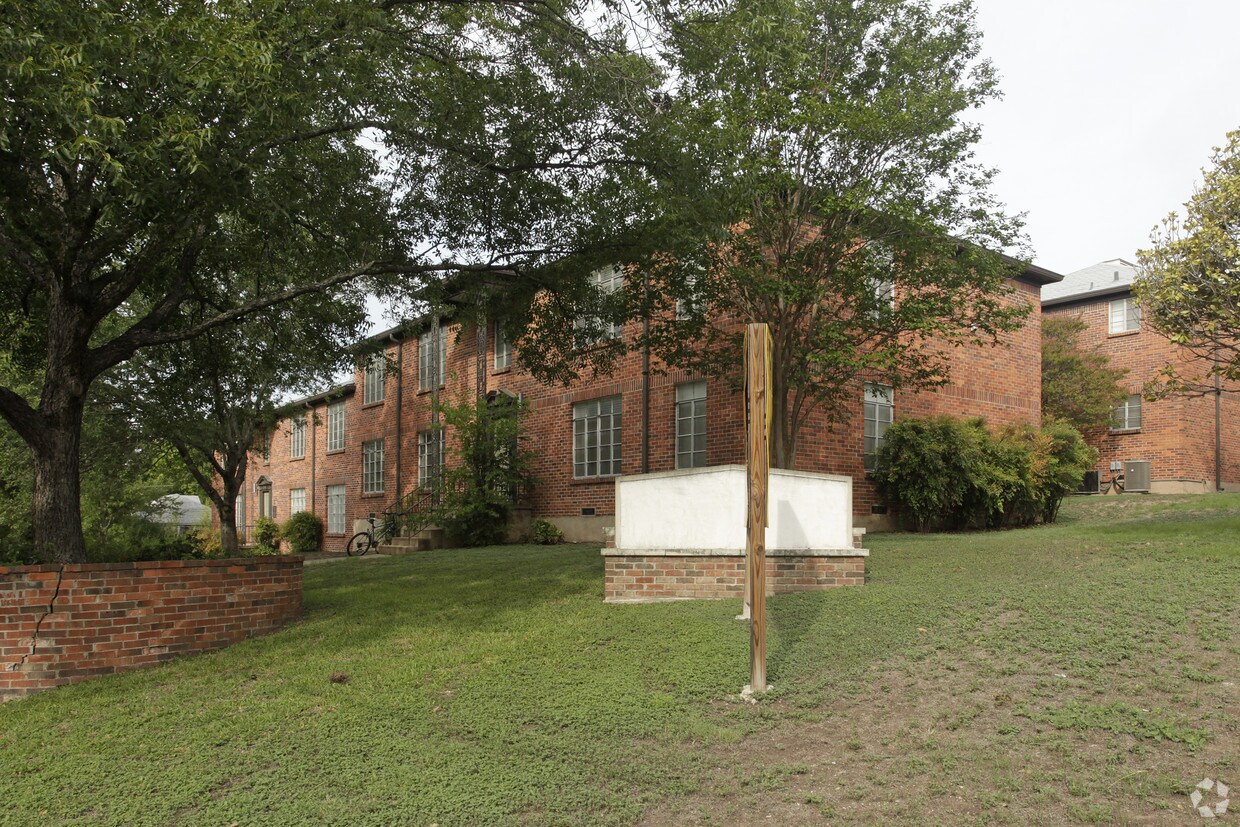 Foto del edificio - 307 E 33rd St