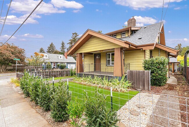 Foto del edificio - Classic Portland Bungalow