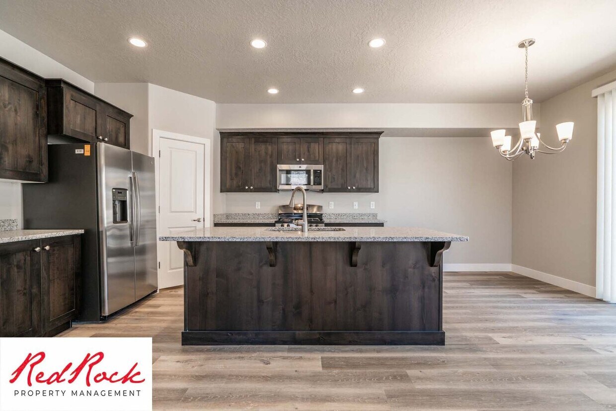 Foto principal - Spacious End Unit Townhome in Hurricane!