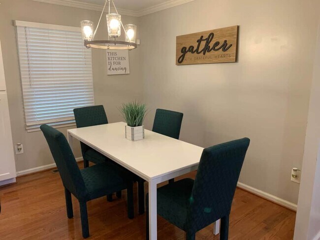 Foto del edificio - 2205 Garden Ln