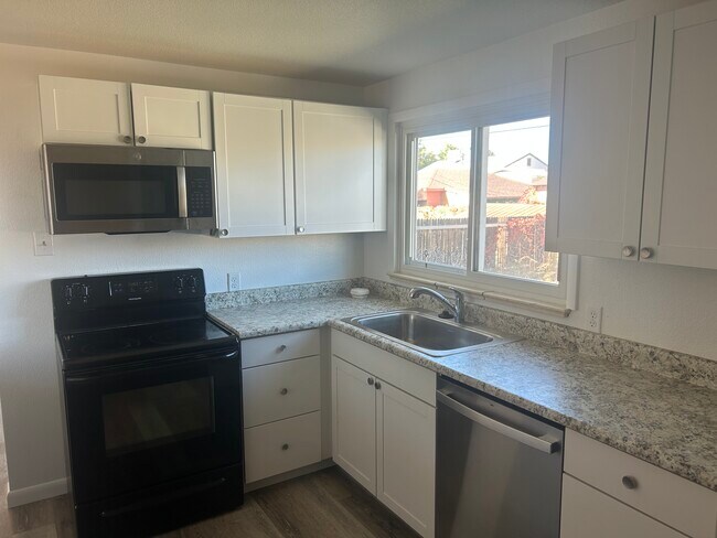 Building Photo - 2701 Columbine Ave