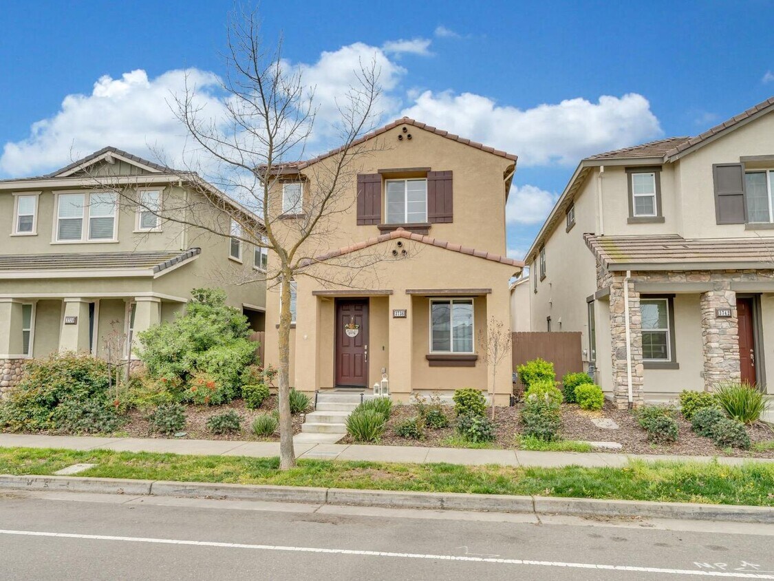 Beautiful 2019 Built 3 bedrooms 2.5 bath! - Beautiful 2019 Built 3 bedrooms 2.5 bath!