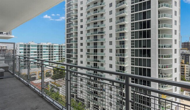 Building Photo - 2150 N Bayshore Drive Unit 905