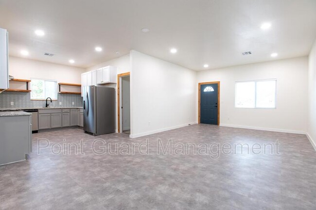 Building Photo - 2895 Oliver Dr