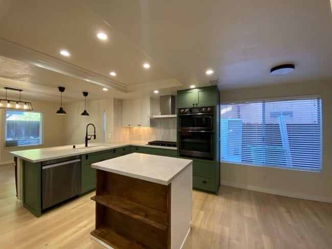 Foto del edificio - Beautiful 3BD/2.5Bath home within the Rancho Del Oro Village!