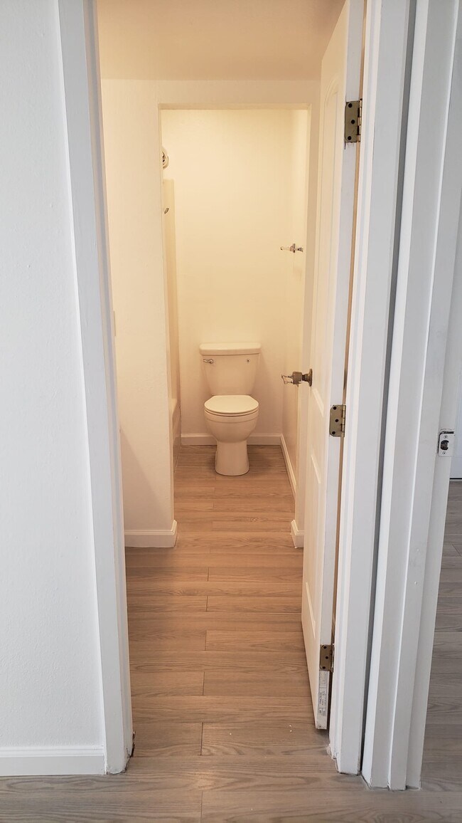 Main Bath - 3501 Juan Tabo Blvd NE