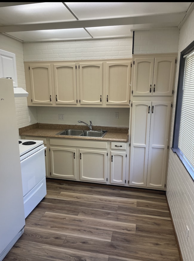 Building Photo - Charming 1 Bedroom + Loft Cabin with Backy...