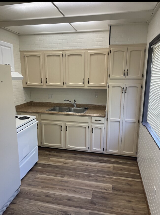 Foto del edificio - Charming 1 Bedroom + Loft Cabin with Backy...