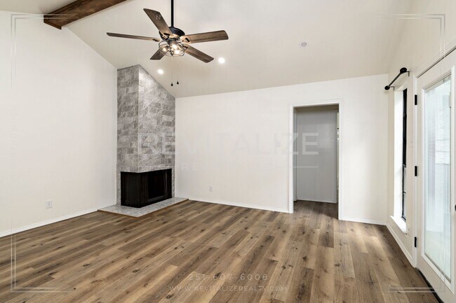 Building Photo - Beautifully Updated 3BR / 2BA in West Mobile with Private Courtyard